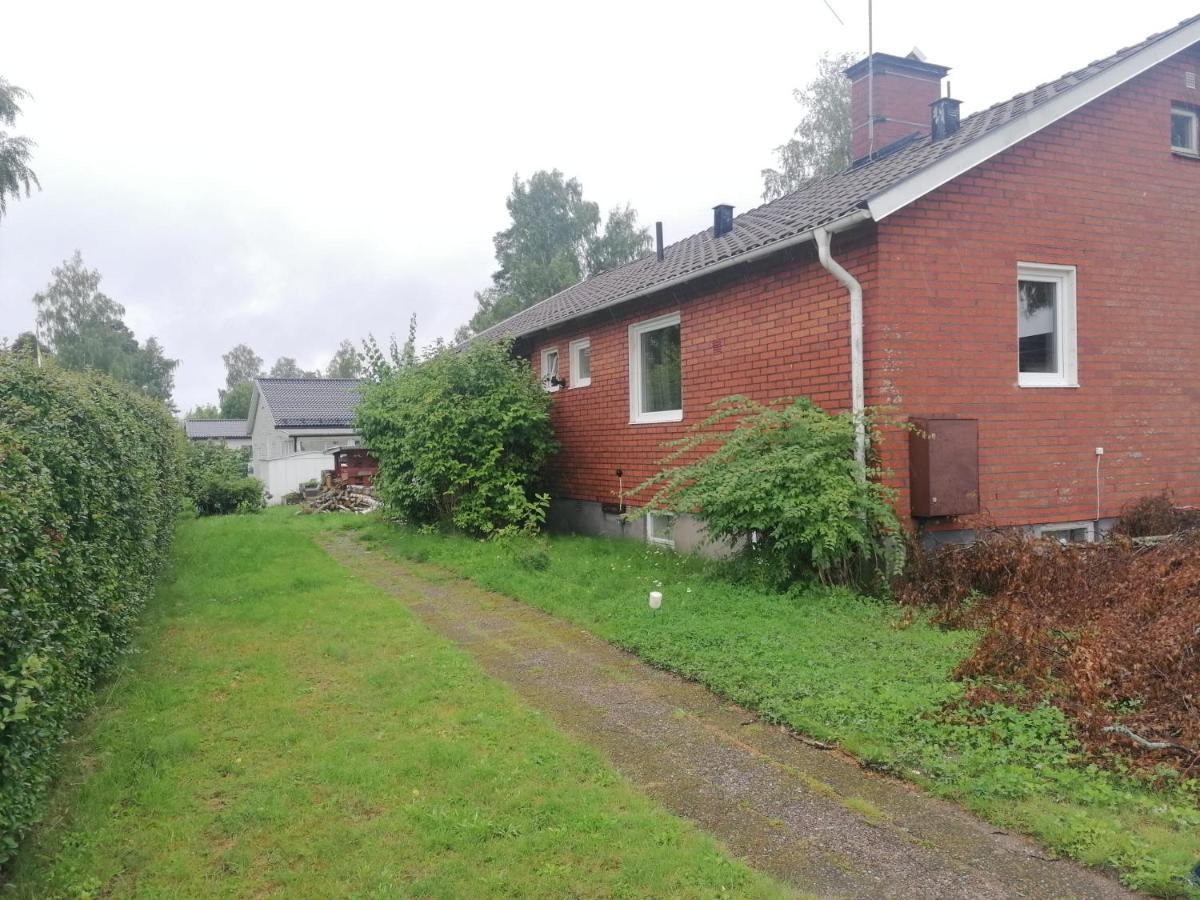 Villa Med Egen Parkering. Moejlighet Att Boka Fran 1 Och Upp Till 5 Personer. Örebro Zewnętrze zdjęcie